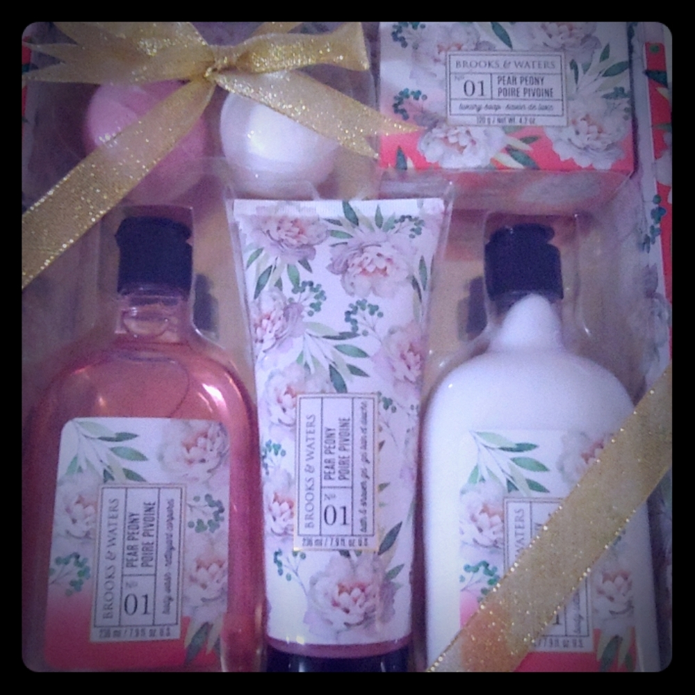 Brooks & Waters Bath & body collection